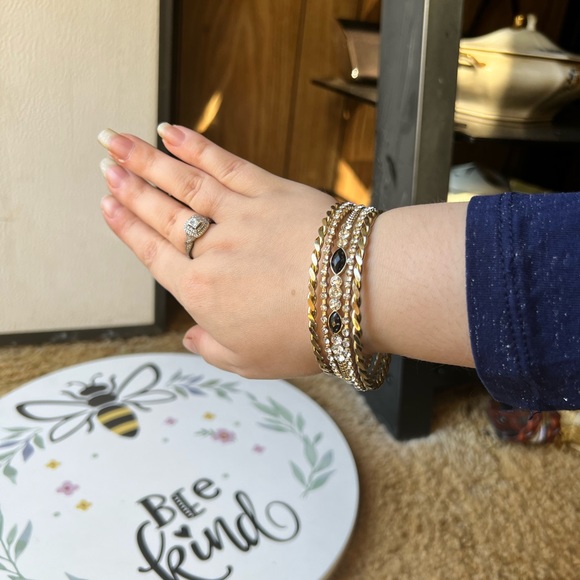 Beautiful 5 pice bangle bracelet set - Picture 14 of 17